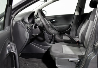 Подержанный автомобиль Volkswagen Polo Sedan 2010 года (10 фото)