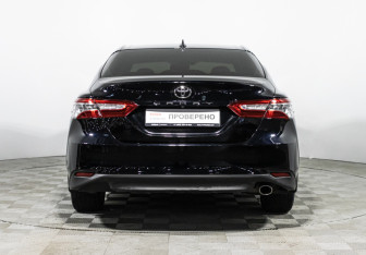 Подержанный автомобиль Toyota Camry Sedan 2019 года (6 фото)