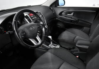 Подержанный автомобиль Kia Ceed Hatchback 2010 года (9 фото)