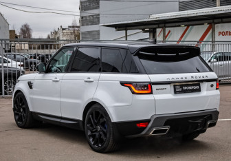 Подержанный автомобиль Land Rover Range Rover Sport 2019 года (8 фото)