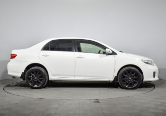 Подержанный автомобиль Toyota Corolla Sedan 2012 года (4 фото)
