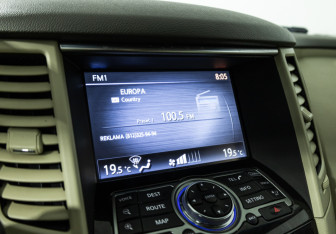 Подержанный автомобиль Infiniti QX70 2016 года (20 фото)