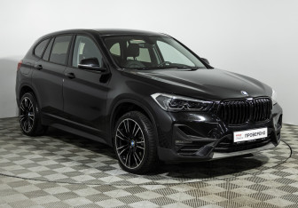 Подержанный автомобиль BMW X1 2021 года (3 фото)