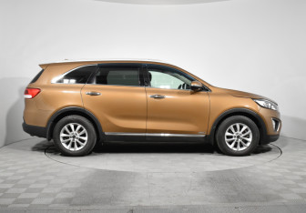 Подержанный автомобиль Kia Sorento 2016 года (4 фото)