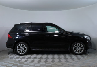 Подержанный автомобиль Mercedes-Benz GLE 2015 года (4 фото)