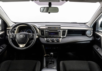 Подержанный автомобиль Toyota RAV4 2014 года (10 фото)