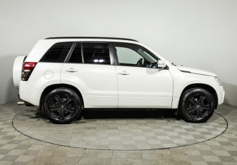 Подержанный автомобиль Suzuki Grand Vitara 2011 года (4 фото)