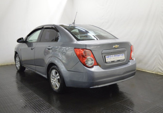 Подержанный автомобиль Chevrolet Aveo Sedan 2013 года (7 фото)