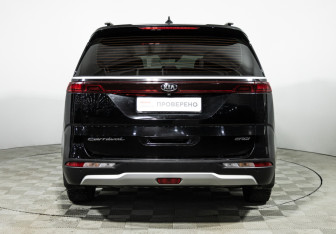 Подержанный автомобиль Kia Carnival 2021 года (6 фото)