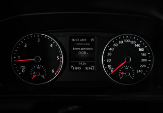 Подержанный автомобиль Volkswagen Multivan 2016 года (12 фото)