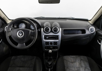 Подержанный автомобиль Renault Sandero 2011 года (10 фото)