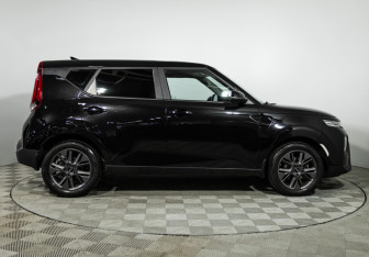 Подержанный автомобиль Kia Soul 2022 года (4 фото)