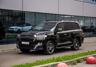 Подержанный автомобиль Toyota Land Cruiser Suv 2020 года (3 фото)