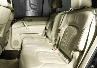 Подержанный автомобиль Infiniti QX80 2015 года (10 фото)