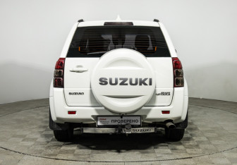 Подержанный автомобиль Suzuki Grand Vitara 2011 года (6 фото)