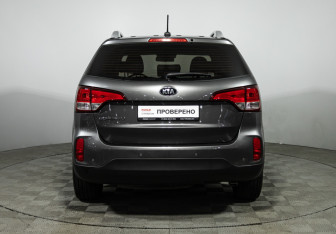 Подержанный автомобиль Kia Sorento 2017 года (6 фото)