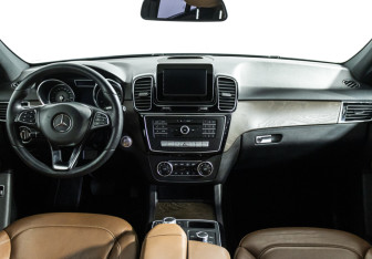 Подержанный автомобиль Mercedes-Benz GLE 2016 года (13 фото)