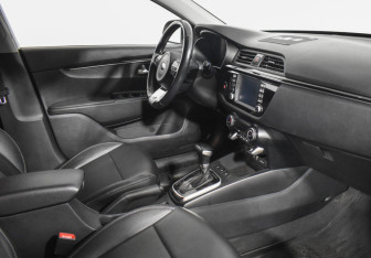Подержанный автомобиль Kia Rio Hatchback 2019 года (12 фото)