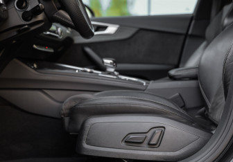 Подержанный автомобиль Audi A4 Sedan 2018 года (22 фото)