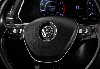Подержанный автомобиль Volkswagen Tiguan 2018 года (12 фото)