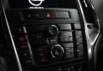 Подержанный автомобиль Opel Astra Hatchback 2011 года (16 фото)