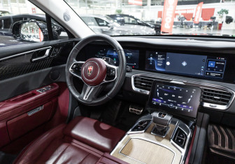 Подержанный автомобиль Hongqi E-HS9 2021 года (16 фото)