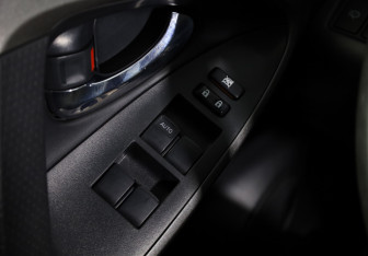 Подержанный автомобиль Toyota RAV4 2012 года (28 фото)