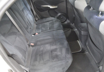 Подержанный автомобиль Honda Civic Hatchback 2008 года (13 фото)