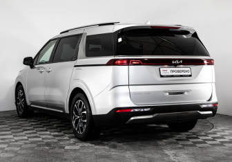 Подержанный автомобиль Kia Carnival 2022 года (7 фото)