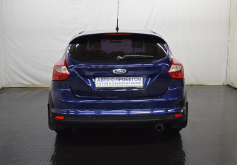 Подержанный автомобиль Ford Focus Hatchback 2012 года (6 фото)