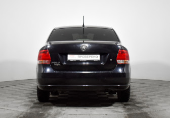 Подержанный автомобиль Volkswagen Polo Sedan 2013 года (6 фото)