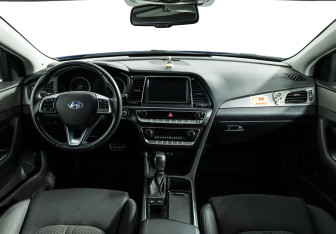 Подержанный автомобиль Hyundai Sonata 2017 года (13 фото)