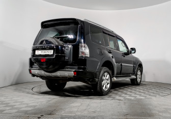 Подержанный автомобиль Mitsubishi Pajero 2011 года (5 фото)