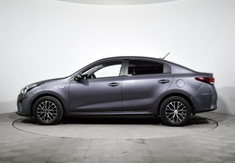 Подержанный автомобиль Kia Rio Sedan 2021 года (8 фото)