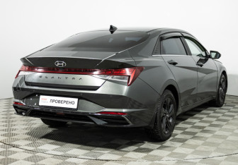 Подержанный автомобиль Hyundai Elantra Sedan 2022 года (5 фото)