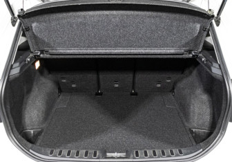 Подержанный автомобиль BMW X1 2013 года (15 фото)