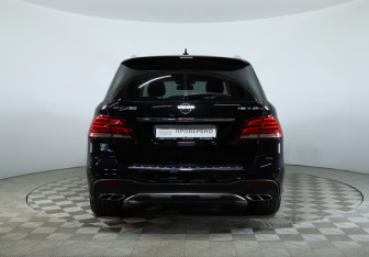 Подержанный автомобиль Mercedes-Benz GLE 2016 года (6 фото)
