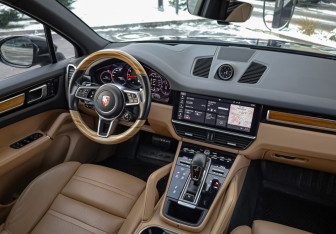 Подержанный автомобиль Porsche Cayenne 2018 года (10 фото)