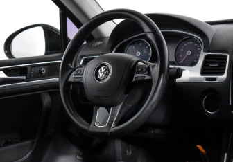 Подержанный автомобиль Volkswagen Touareg 2011 года (18 фото)