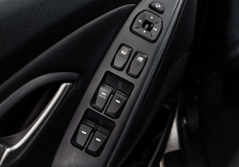 Подержанный автомобиль Hyundai ix35 2012 года (10 фото)