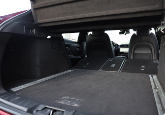 Подержанный автомобиль Jaguar F-Pace 2016 года (34 фото)