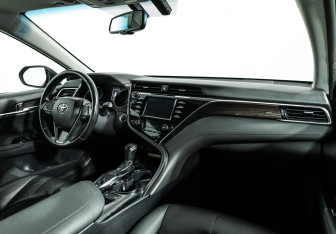 Подержанный автомобиль Toyota Camry Sedan 2019 года (9 фото)