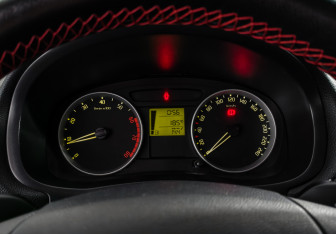 Подержанный автомобиль Skoda Roomster 2008 года (18 фото)