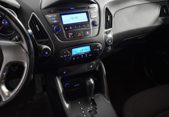 Подержанный автомобиль Hyundai ix35 2014 года (18 фото)