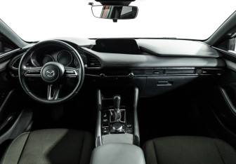 Подержанный автомобиль Mazda 3 Hatchback 2019 года (13 фото)