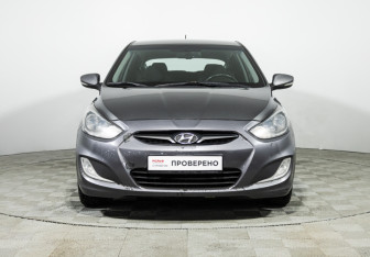 Подержанный автомобиль Hyundai Solaris Hatchback 2012 года (2 фото)