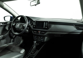 Подержанный автомобиль Skoda Rapid Liftback 2021 года (9 фото)