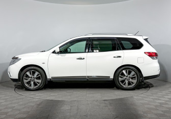 Подержанный автомобиль Nissan Pathfinder 2015 года (8 фото)
