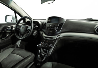 Подержанный автомобиль Chevrolet Orlando 2013 года (9 фото)
