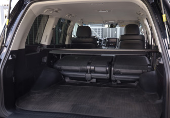 Подержанный автомобиль Toyota Land Cruiser Suv 2016 года (30 фото)